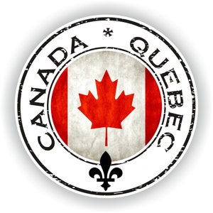 Peut inclure: Un cercle blanc avec une bordure noire et les mots "CANADA QUEBEC" autour du bord. À l'intérieur du cercle se trouve une feuille d'érable rouge sur un drapeau canadien blanc et rouge. Une fleur de lys noire se trouve sous le drapeau.