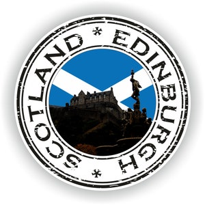 Peut inclure: Un timbre circulaire noir et blanc vieilli avec le texte "Scotland Edinburgh" autour du bord. Le centre du timbre présente une silhouette du château d'Édimbourg avec le drapeau écossais en arrière-plan.
