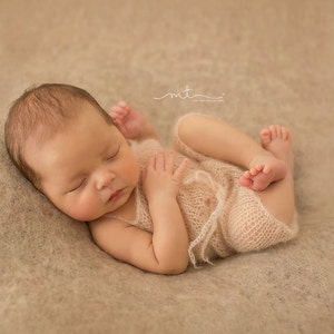 Patrón de tejido PDF (con lazos y bordes de crochet) - mono recién nacido prop_Arabella mohair jumpsuit #137