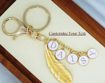 Gouden veer Gepersonaliseerde sleutelhanger Geluksbedel voor overvloed Vrijheid Bescherming Minimalistisch Aangepaste naam Cadeau