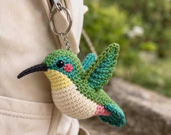 Gehäkelter Kolibri-Schlüsselanhänger, handgefertigter Amigurumi-Vogel-Taschenanhänger, farbenfrohes Geschenk für Vogelliebhaber, Rucksack- und Taschenaccessoire