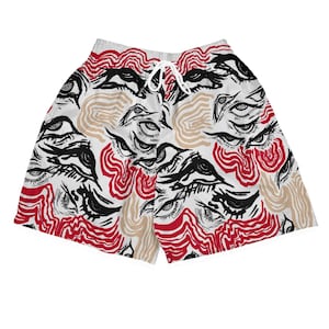 Könnte beinhalten: Weiße Shorts mit Kordelzug und einem Allover-Muster aus stilisierten Augen, roten Wellenlinien und beigen organischen Formen. Die Augen sind schwarz und detailliert, was ein kühnes Design ergibt. Die Shorts haben einen weißen Bund.