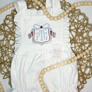 Patriotiskt monogram Bubble Romper – Fjärde juli Baby Outfit – Broderad Americana Bubble – Personlig patriotisk babyflickoutfit