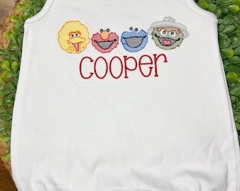Gepersonaliseerde Monster Street geborduurd shirt - Fuzzy friend shirt