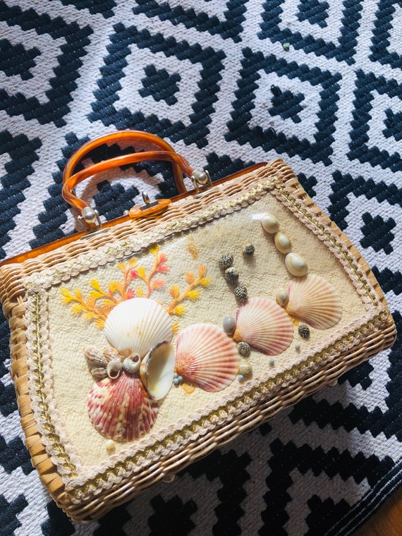 1950s 1960s wicker shell purse in fabulous conditi