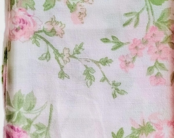 Juego de sábanas de algodón tamaño Queen de Rachel Ashwell, estilo rústico shabby chic, color rosa campestre con estampado floral Primrose.