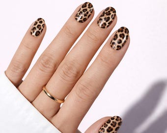 Cattitude! - Adesivos de gel semi-curados e espessos para unhas, com estampa de oncinha moderna e clássica.