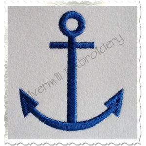 Könnte beinhalten: Ein blauer Anker mit einem Ring oben. Der Anker ist ein nautisches Symbol und wird oft in der maritimen Dekoration verwendet.