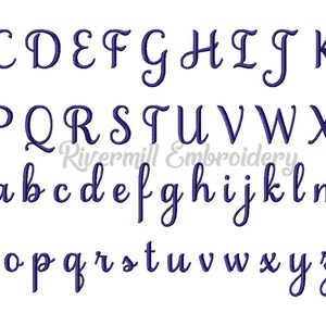 Puede incluir: Un gráfico de alfabeto de fuente con letras mayúsculas y minúsculas en un estilo de escritura cursiva. Las letras son de color azul oscuro sobre un fondo blanco.