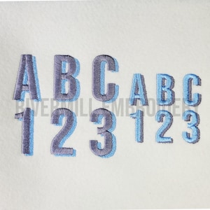 以下が含まれることがあります： 青とグレーの刺繍された文字と数字。文字はA、B、C。数字は1、2、3です。