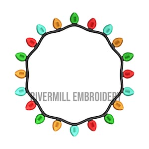 Puede incluir: Una guirnalda de luces navideñas de colores en forma de círculo. Las luces son rojas, verdes, naranjas y azules.