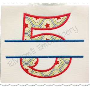 Può includere: Monogramma divisa in rosso e blu con un numero 5 in contorno rosso. Il numero 5 è riempito con un motivo di onde blu e verdi e stelle rosse. Il testo "Rivermill Embroidery" è visibile sotto il monogramma.