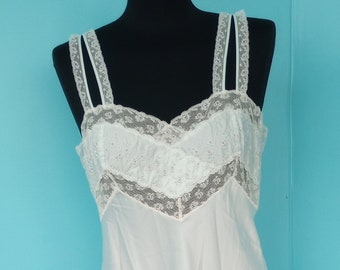 Vintage Barbizon Pale Blue & Cream Lace Nightie LONG Nightgown NEW with Tags Size: 16 Miss