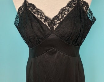 Vintage BLACK Full Lace Slip Dress Vanity Fair PERFECT CONDITION Size: Medium 38