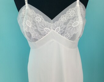 White Full Lace Slip Dress Vanity Fair MINT Condition Vintage Size: Large 38