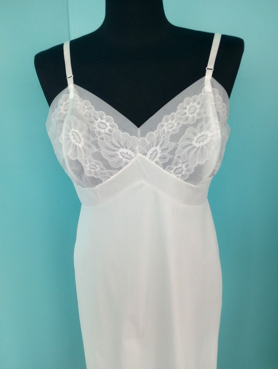 White Full Lace Slip Dress Vanity Fair MINT Condi… - image 1