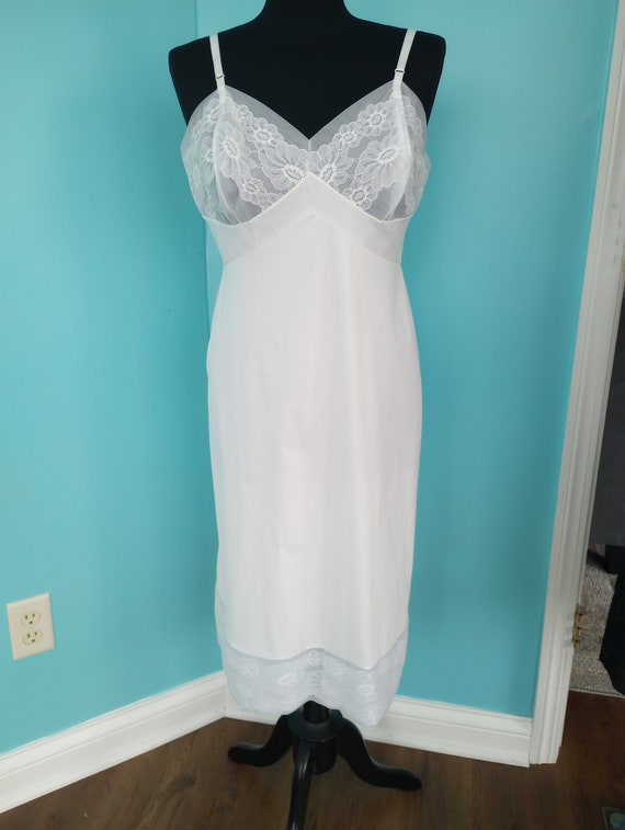 White Full Lace Slip Dress Vanity Fair MINT Condi… - image 2