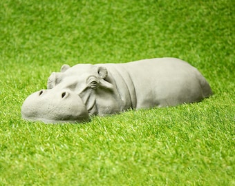 Resin Hippo Metal Garden Art Sculpture, Fake Grass Lawn Ornaments Outdoor Decor, Jungle Animal Gift, Garden Humor Gifts, Modern Patio Decor
