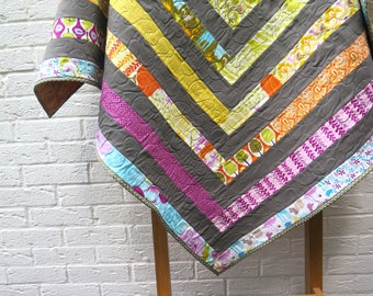 Colorful lap quilt, baby quilt, modern geometric quilt, toddler blanket, modern home decor, play mat