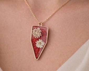 Dried Flower Pendant Necklace in Red Glitter Resin, Antique Gold Chain, Resin Jewelry