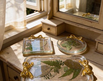 Pressed Botanical Leaf Resin Trays with Gold Bows – Set of Three Trinket Dishes