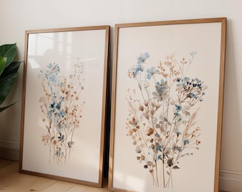 Ensemble de 2 affiches murales aquarelles de fleurs sauvages, bleues et brunes, style botanique minimaliste, décoration bohème pour salon ou chambre d'enfant aux tons neutres.