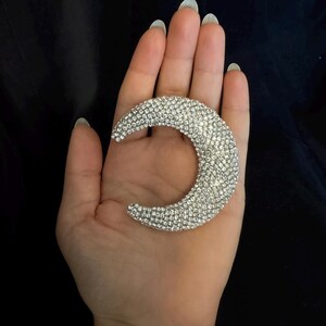 Handgefertigte Halbmond Brosche: Kristall Pavé Couture, Silver Celestial Jewelry