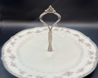 Talerz z cienkiej porcelany Noritake Traviata (wzór nr 7327), jednopiętrowy stojak na ciasto z uchwytem, taca do serwowania lub element centralny