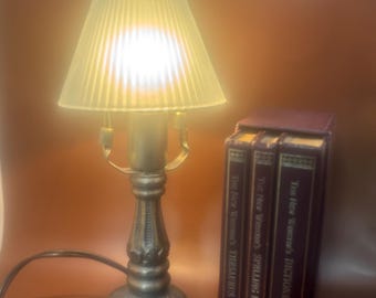 Vintage boudoirlamp mini messing nachtkastje accentlicht geribbelde glazen kap