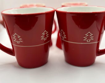 Zestaw 4 kubków Vintage BIA Cordon Bleu Tree Red z porcelany bożonarodzeniowej w stylu nordyckim