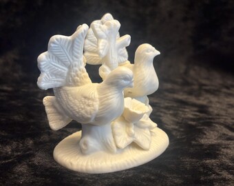 Figurka turkawki z porcelany biskwitowej