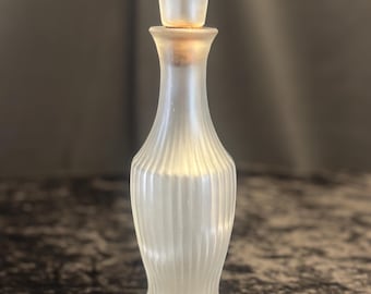 Butelka w stylu vintage z mrożonego szkła do przechowywania toników do włosów, wód po goleniu lub wód kolońskich