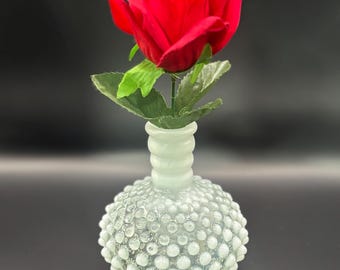 Antyczna butelka/wazon na pąki marki Fenton Hobnail French Opalescent Wrisley Cologne.