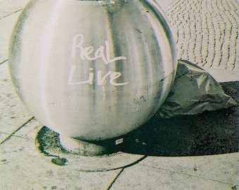 REAL LIVE (Green) – Risograph Art Print (A4)