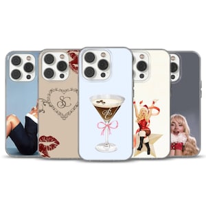 Peut inclure: Une collection de cinq coques de téléphone avec différents motifs. L'une présente une femme en robe bleue, une autre un cœur avec les lettres "SC", et une troisième un cocktail au café. Les autres coques affichent une femme en costume de Père Noël et une femme blonde.