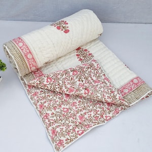 Trapunta in cotone fatta a mano con stampa floreale rosa a blocchi, copriletto reversibile Kantha