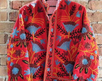 Chaqueta reversible bordada de terciopelo Suzani hecha a mano para mujer y abrigo de regalo para ella