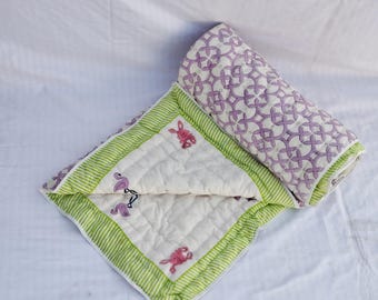 Handgefertigte Baby Decke - Weiche Kantha Babydecke - Wendedecke für Wiege - Geschenk zum Neugeborenen