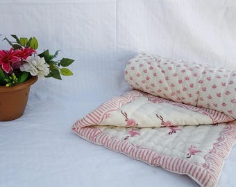 Handgemachte Kleinkind-Wendedecke - Babydecke aus geblümter Baumwolle, Babyparty-Razai