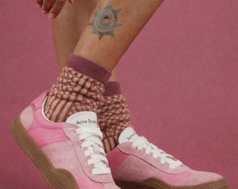 Färgglada lösstrumpor | Vintage vinröd och havregrynsstickning | Texturerat randigt och prickigt mönster | Damstrumpor | Kreativ presentidé