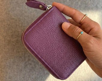 Plånbok i matt läder med plommonfärg | Minimalistisk plånbok i äkta läder med dragkedja | Liten korthållare för kvinnor - Accessoar i äkta läder