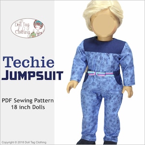 Könnte beinhalten: Ein PDF-Schnittmuster für einen 45,7 cm großen Puppen-Jumpsuit. Das Schnittmuster heißt "Techie Jumpsuit" und zeigt einen blauen Jumpsuit mit Blumenmuster und einem blau-weißen Gürtel.