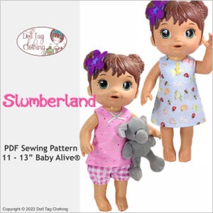 Puede incluir: Patrón de costura PDF para muñecas Baby Alive de 11 a 13 cm. El patrón incluye instrucciones para hacer una camisa de dormir de lunares rosa y blanco y pantalones cortos de cuadros rosa y blanco. El patrón también incluye instrucciones para hacer un vestido azul y blanco con estampado de mariposas y mariquitas.