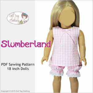 Puede incluir: Un patrón de costura PDF para hacer pijamas para muñecas de 45 cm. El patrón se llama "Slumberland" y presenta una impresión de cuadros rosa y blanco.