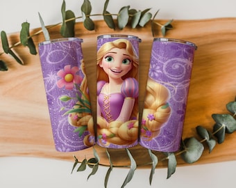 Diseño PNG de vaso térmico con estampado floral de princesa rubia, niña de cuento de hadas con flores, lindo vaso térmico delgado de fantasía de 20 oz para sublimación (descarga digital)