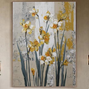Dipinto di fiori di narciso in impasto - Arte floreale gialla e bianca strutturata, sfondo rustico neutro