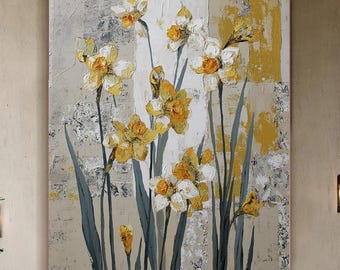 Dipinto di fiori di narciso in impasto - Arte floreale gialla e bianca strutturata, sfondo rustico neutro