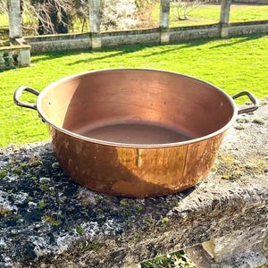 Vintage französischer Kupfermarmeladen-Konserventopf, großes massives Kupfer-Konfitüre-Becken, französisches Bauernhaus-Küchendekor, Konfektpfanne
