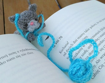 Puss in Books, cat, kitty, crochet bookmark  PDF PATTERN