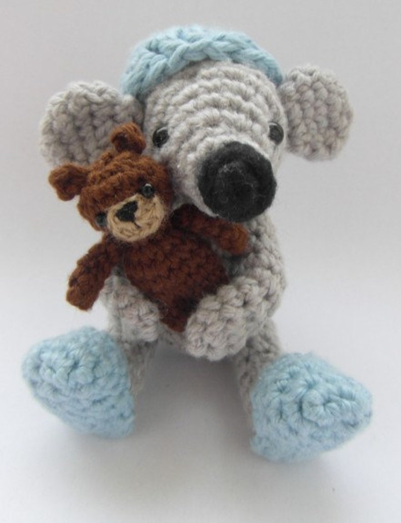 Cookie the mouse goes to sleep crochet PATTERN PDF instructions image 1